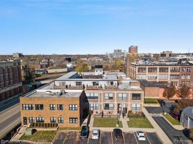 Building Photo - 5766 Trumbull Ave