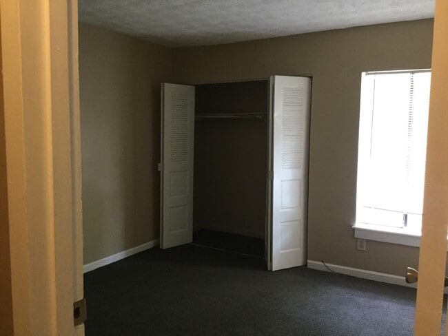 Building Photo - Convenient Decatur Condo Near Schools, Col...
