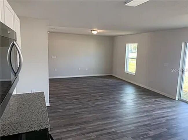 Building Photo - 26485 Mary Ave