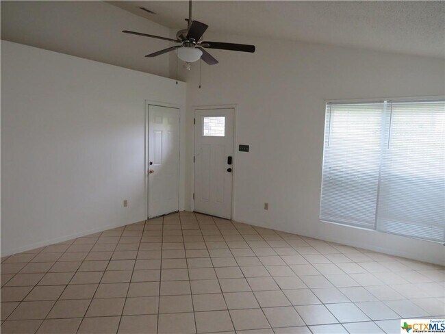 Building Photo - 1004 Patriotic St