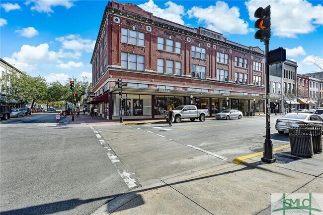Foto del edificio - 122 E Broughton St