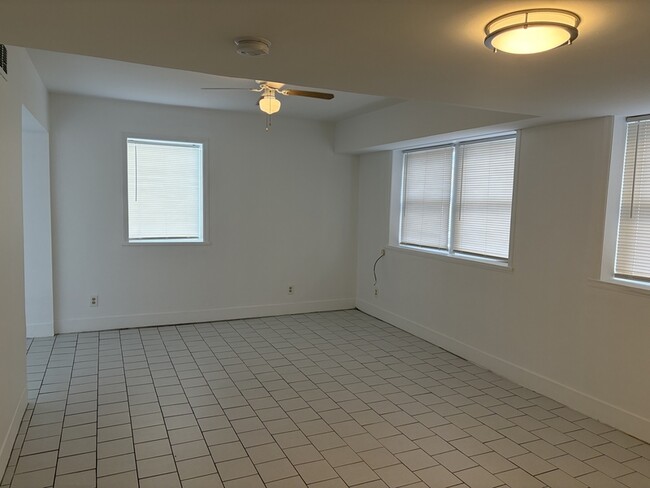 Building Photo - 2317 E Magnolia Ave