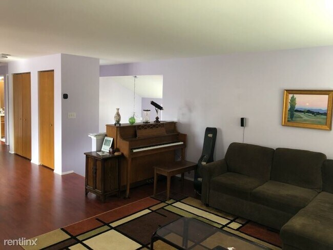 Foto del edificio - 10545 Interlake Ave N