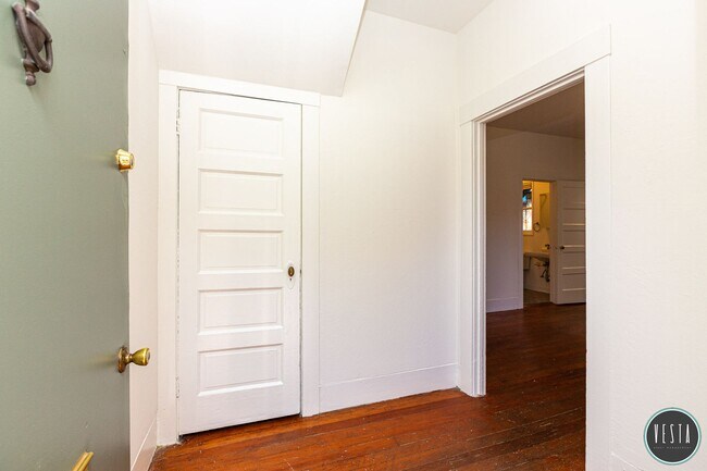 Foto del edificio - 1022-1028 Linden Street
