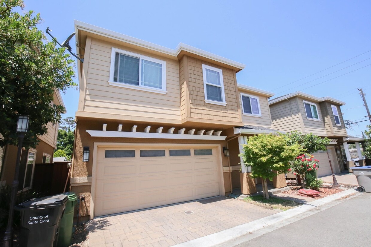 Newer Contemporary Home for Rent - Conveni... - Newer Contemporary Home for Rent - Conveni...