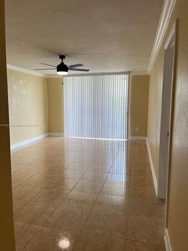 Foto del edificio - 494 NW 165th St