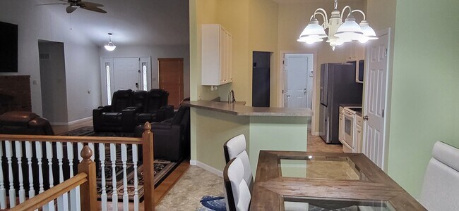 Foto del edificio - 1656 Ivy Chase Ln