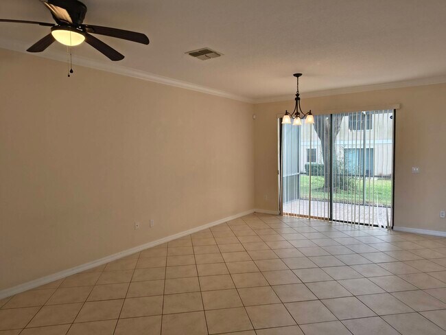 Foto del edificio - 1307 Clove Dr