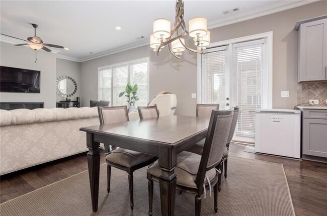 Foto del edificio - 4939 Kentwood Dr