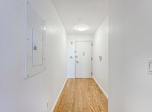 Building Photo - 50 Oceana Dr W