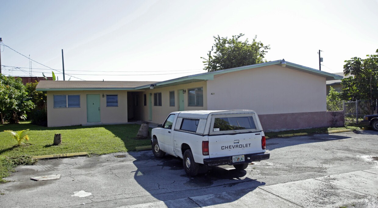 Foto principal - 901-921 SW 71st Ave