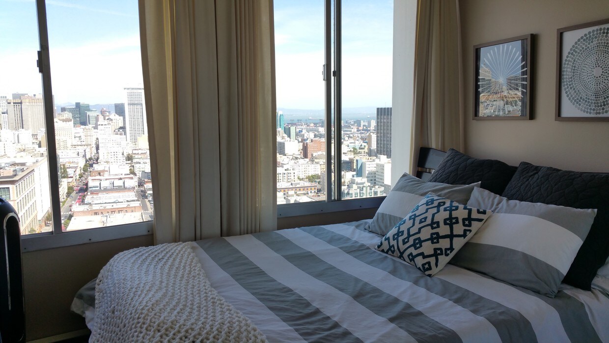 14.º piso - 1100 Gough St