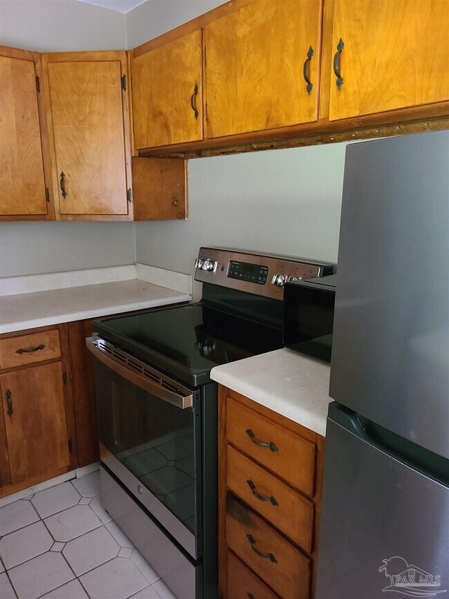 Building Photo - 35 Adkinson Dr