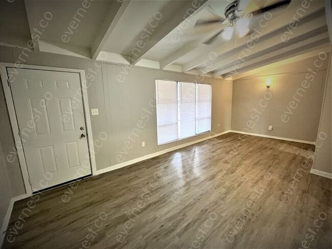 Building Photo - 2854 Revere St