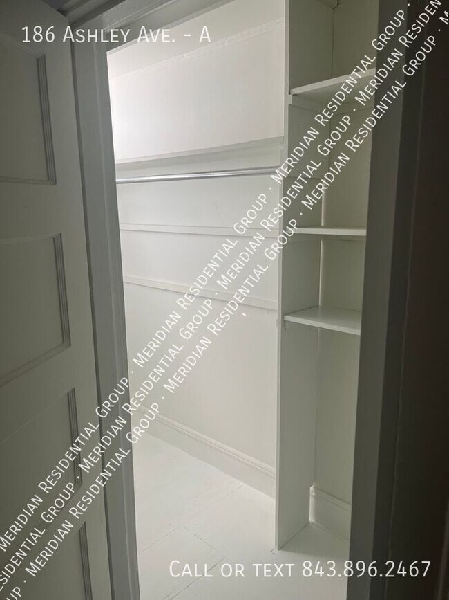 Foto del edificio - Spacious 1 Bed / 1 Bath in the Hart of Cha...