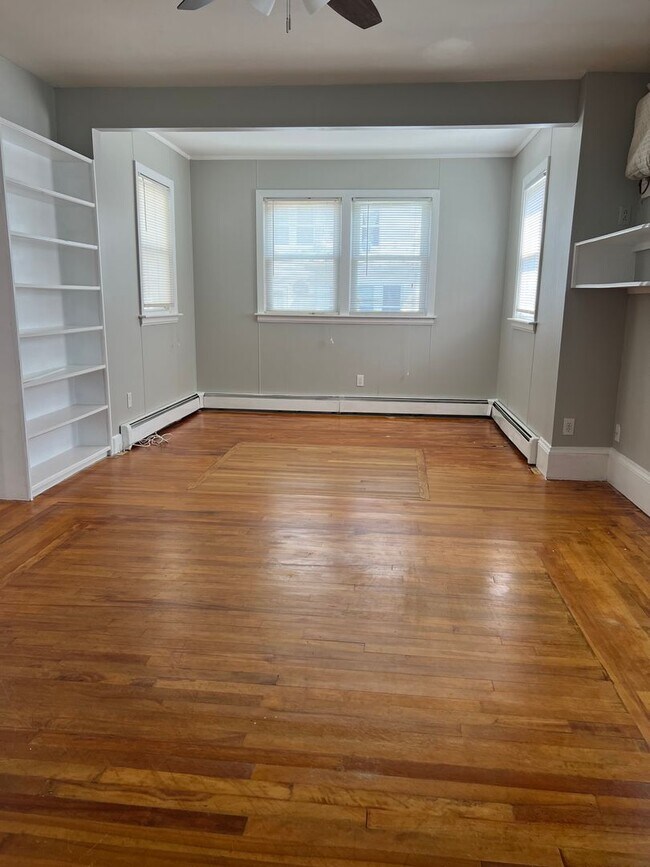 Building Photo - 157 7th St