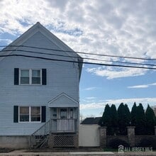 Building Photo - 110 Oak Tree Ave