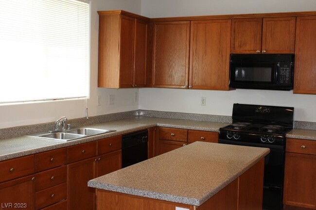 Building Photo - 9033 Attractive Ct