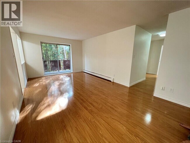 Photo du bâtiment - 475 Parkside Dr