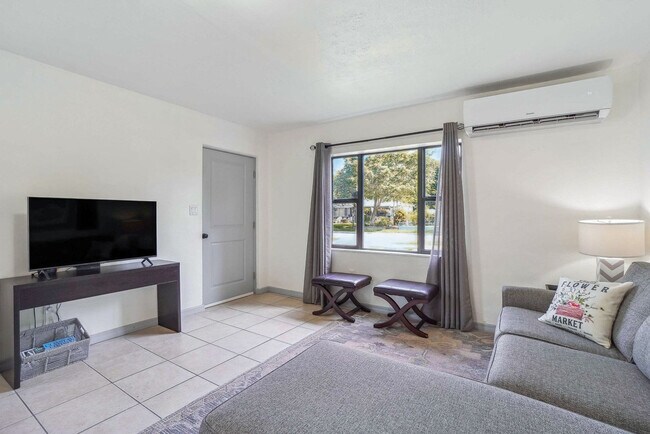 Foto del edificio - 662 Callahan St