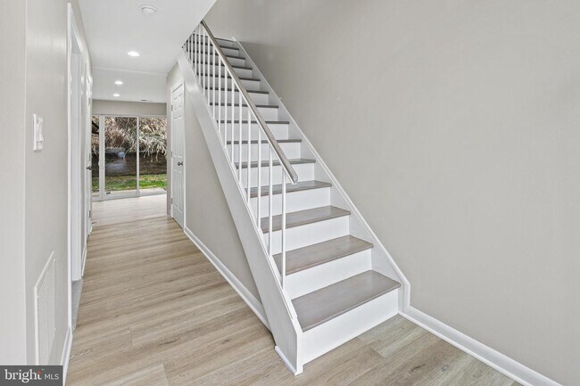 Foto del edificio - 5520 Vantage Point Rd