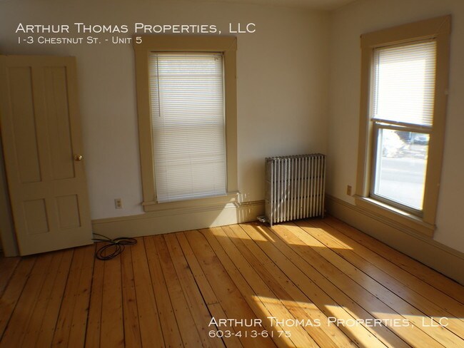 Building Photo - 13 Chestnut St