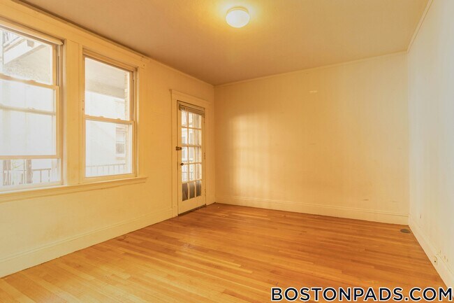 Building Photo - 1634 Commonwealth Ave