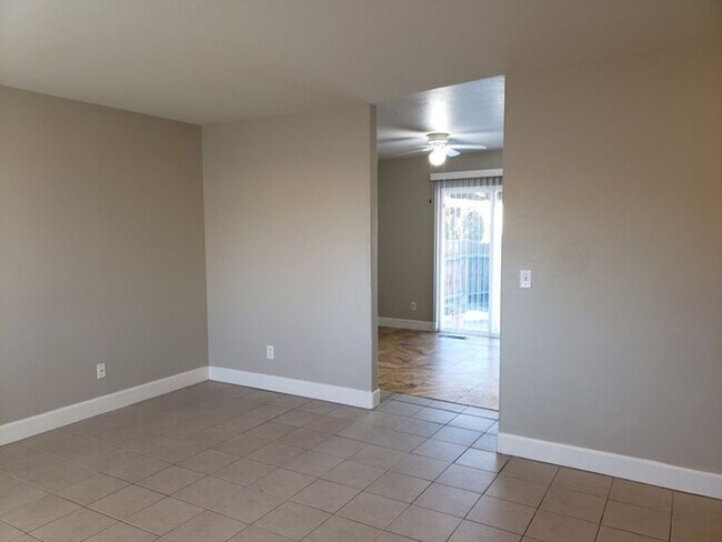 Foto del edificio - Three Bedroom Stead Home with Storage S...