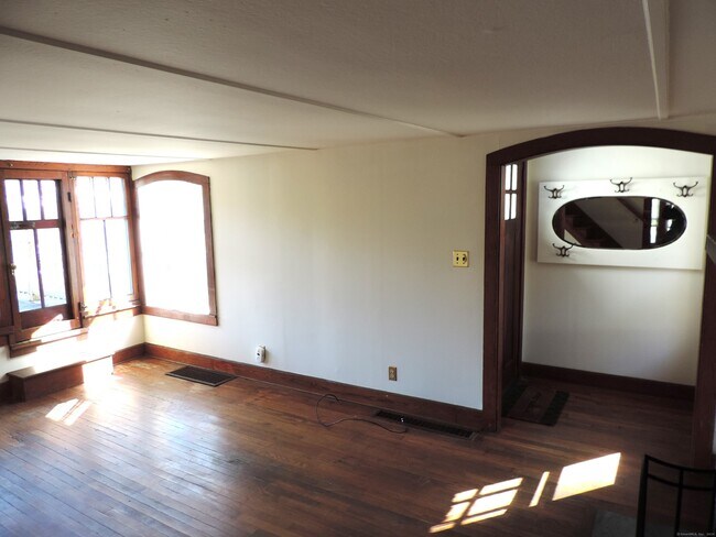Building Photo - 13 Reynolds Rd