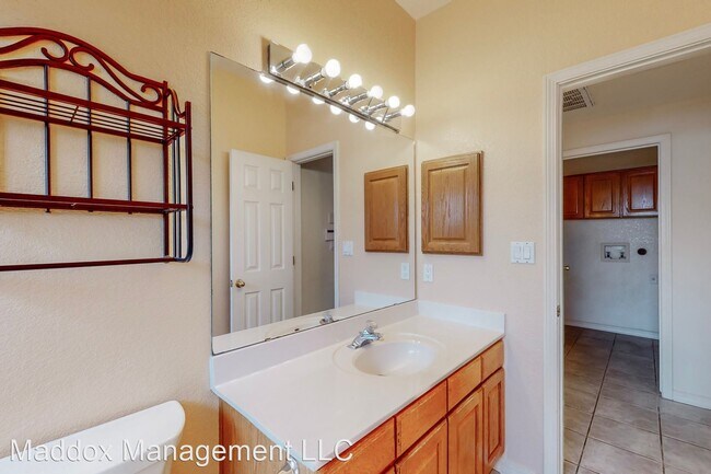 Building Photo - 4 br, 2.5 bath House - 11223 Canyonlands R...