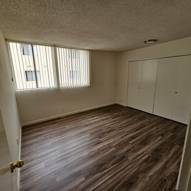 Building Photo - Balboa Palms Apartments