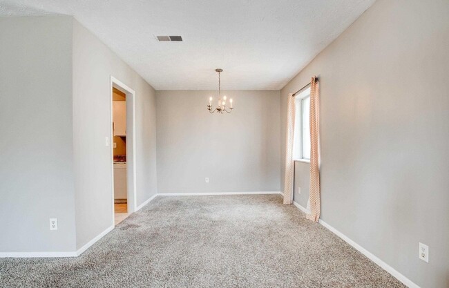 Building Photo - Walking distance to UNMC - Just open!