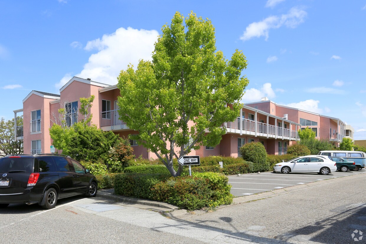 Foto del edificio - Broadway Manor Apartments