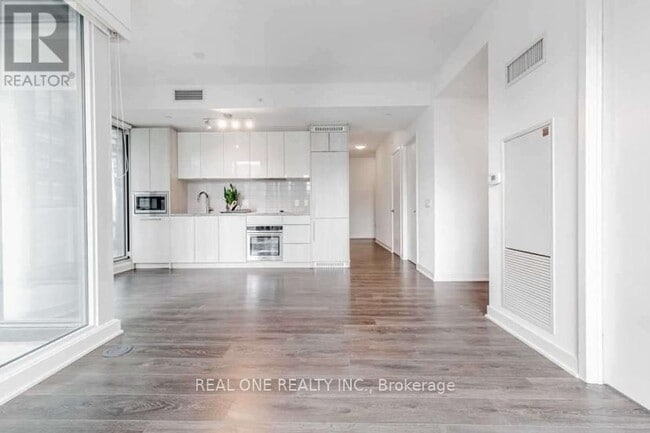 Building Photo - 125-1125 Blue Jays Way