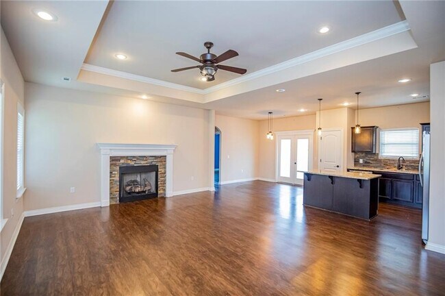 Foto del edificio - 10124 Raindrop Ln