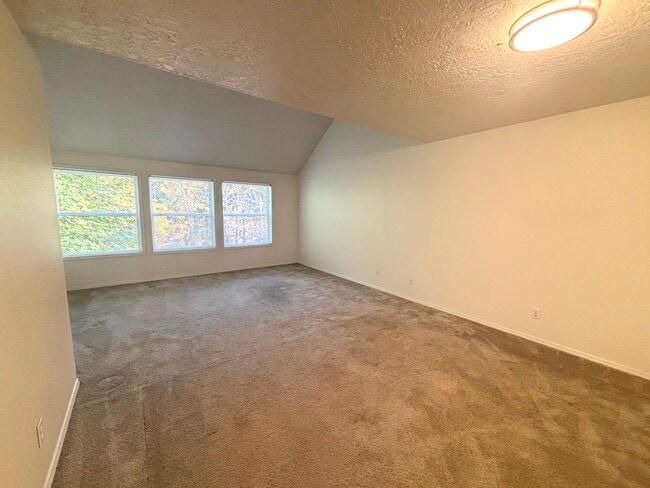 Building Photo - Super Cute Spacious 2BD 2BA in the Hillsda...