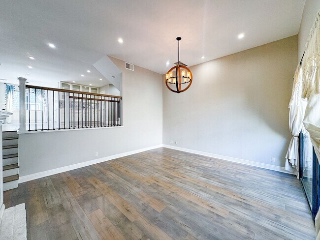 Foto del edificio - Move-In Special - Gorgeous  Townhouse 3BR | 2.5BA | Attached 2-Car Garage | Laundry | Pool | Priv...