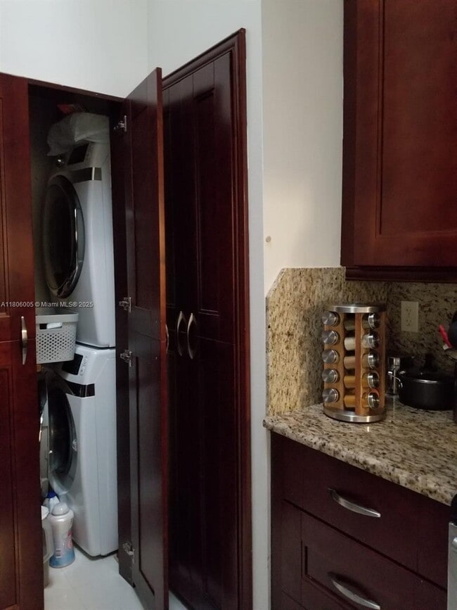 Foto del edificio - 984 SW 113th Terrace
