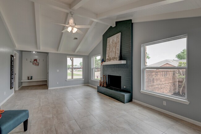 Living Room - 701 Greystone St