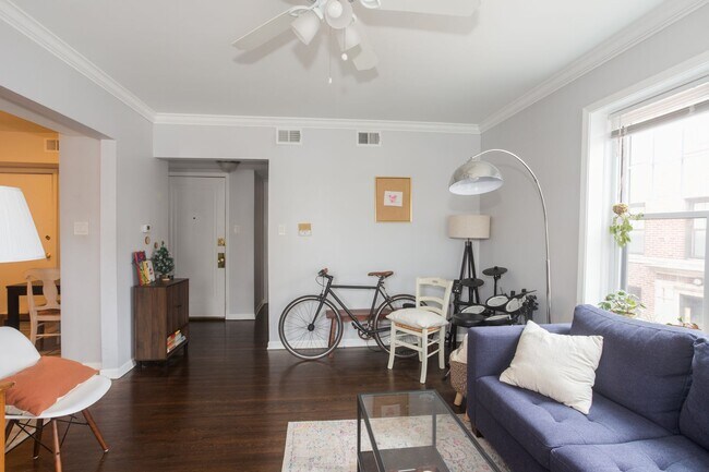Foto del edificio - 3712 N Sheffield Ave