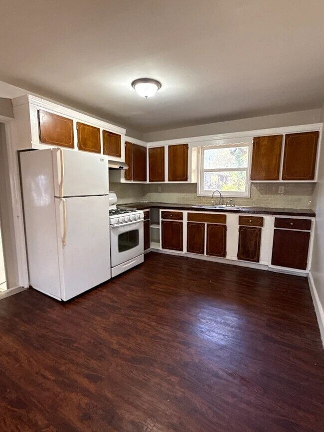 Foto del edificio - Spacious 4 Bed, 2 Bath Home - Get 50% Off Your First Month! Limited Time – Ends March!