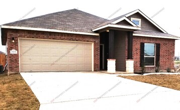 Building Photo - 7601 Park Meadow Dr