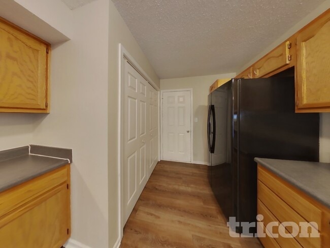 Building Photo - 9225 Dry Creek Dr