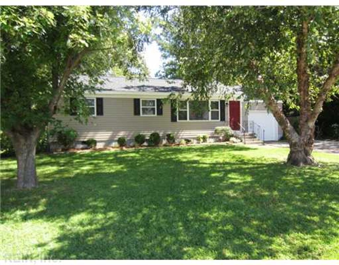 Primary Photo - Renovated Ranch Home in Lynnhaven area of ...