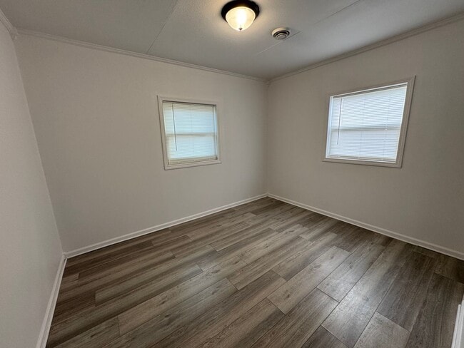 Building Photo - Single Family House