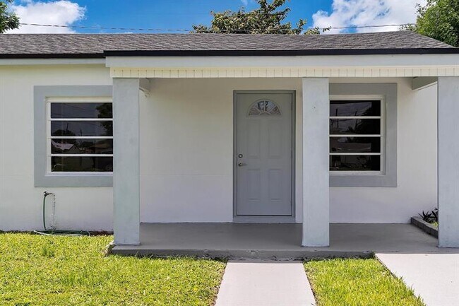 Building Photo - 14620 Tyler St