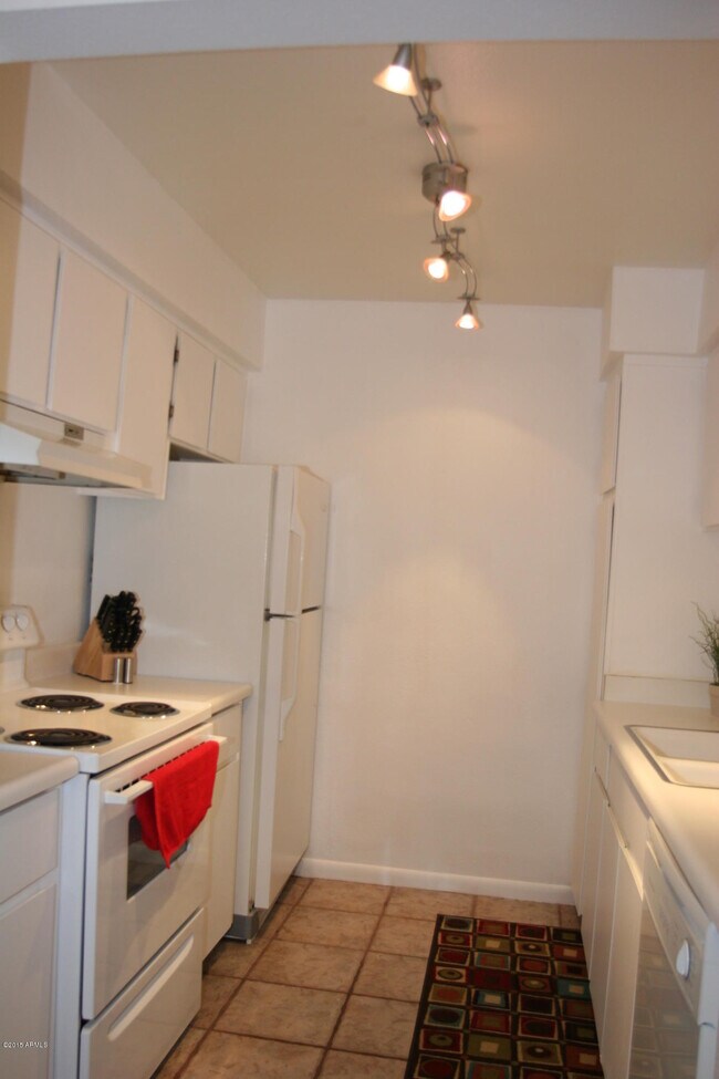 Foto del edificio - 7625 E Camelback Rd
