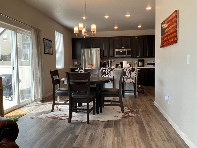 Foto del edificio - Fabulous 2 Story in The Trails At Aspen Ridge