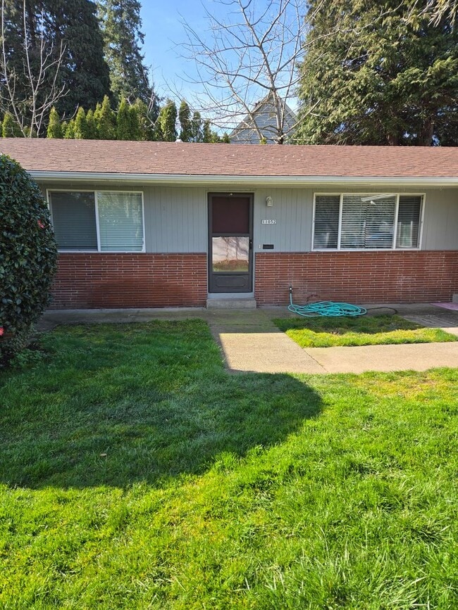 Building Photo - 11054-11054 NE Glisan St