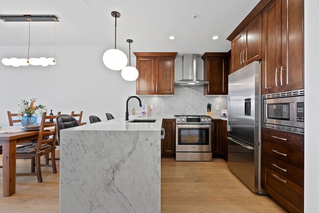 Photo du bâtiment - 5011 Springs Blvd